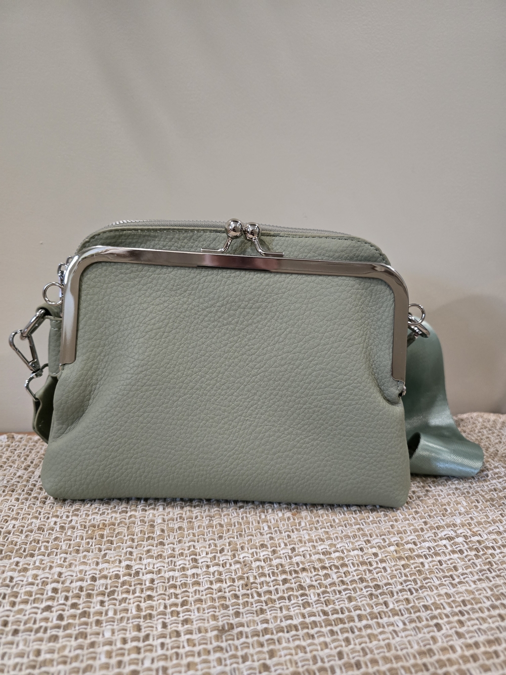 🍒 Brand New Withour Tags, Mint Green Leather Frame Clutch Crossbody Bag